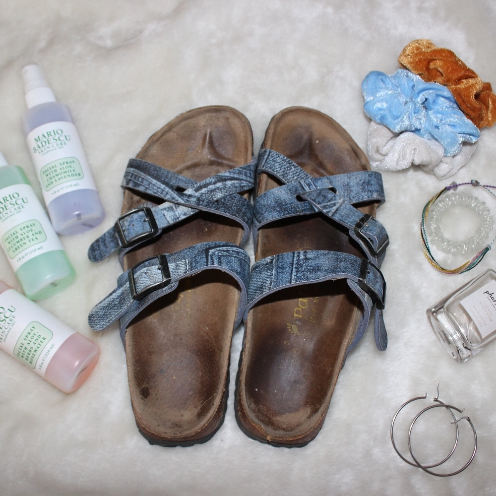 Papillon Birkenstocks ☀️